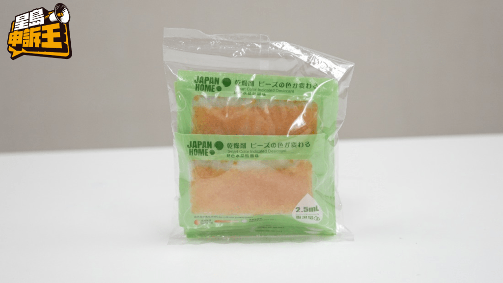 而防潮珠雖效果較慢,但只要放入焗爐,調校至140度,焗一段時間便可重用,他較建議使用。 而防潮珠雖效果較慢,但只要放入焗爐,調校至140度,焗一段時間便可重用,他較建議使用。