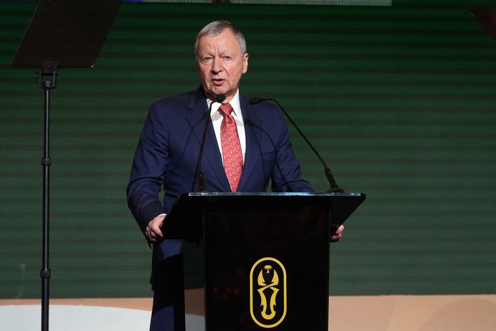 亚洲赛马联盟主席及香港赛马会行政总裁应家柏先生，在第四十一届亚洲赛马会议开幕礼上致辞。