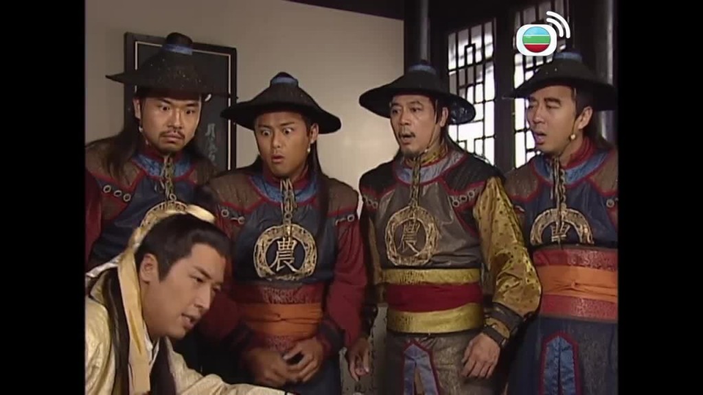 伍文生（左二）曾演出TVB劇《秀才愛上兵》。