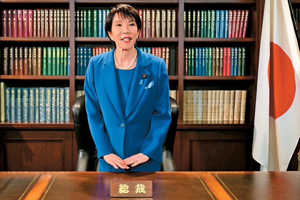 自民黨新總裁高市早苗上周六攝於總裁辦公室。
