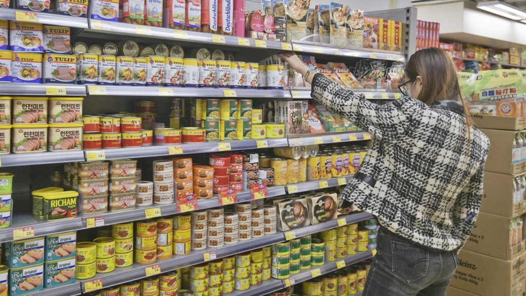 前年售價升幅最高的「罐頭食品」，在去年的調查中跌幅則為最大，下跌5.3%。資料圖片