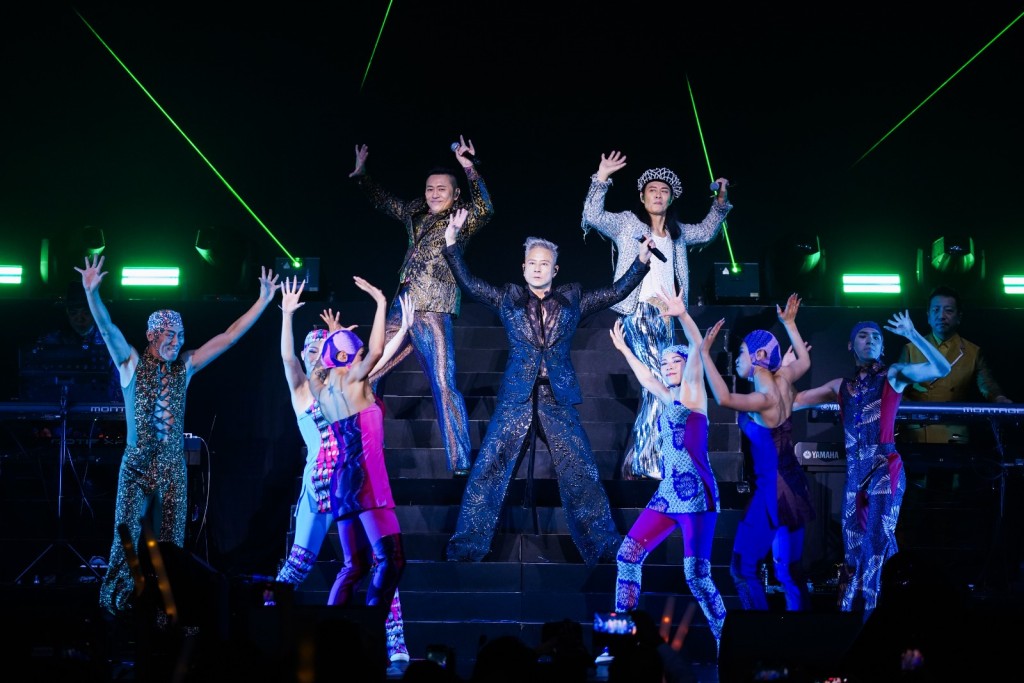 來到盛產榴槤的馬來西亞,阿智和蘇志威(蘇老闆)一到埗即品嚐D24、貓山王等等不同品種的榴槤。 來到盛產榴槤的馬來西亞,阿智和蘇志威(蘇老闆)一到埗即品嚐D24、貓山王等等不同品種的榴槤。