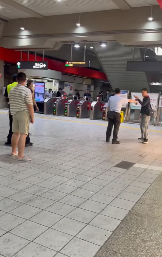 香港男遊客在台灣士林被兩名男子圍毆至短褲險脫落。Threads