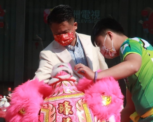 鄧俊杰(左白西裝)獲不提證供起訴。資料圖片