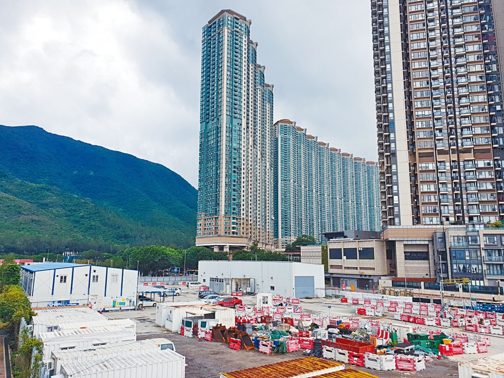 東涌迎東路的中小學校地皮，建校計畫擱置十七年後「解凍」，最快於二六年起開辦津小及津中，應付當區的學額需求。