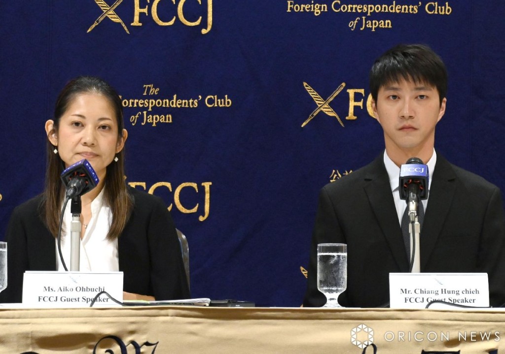 江宏杰在律师陪同下在日本举行记者会，控诉前妻福原爱失联。