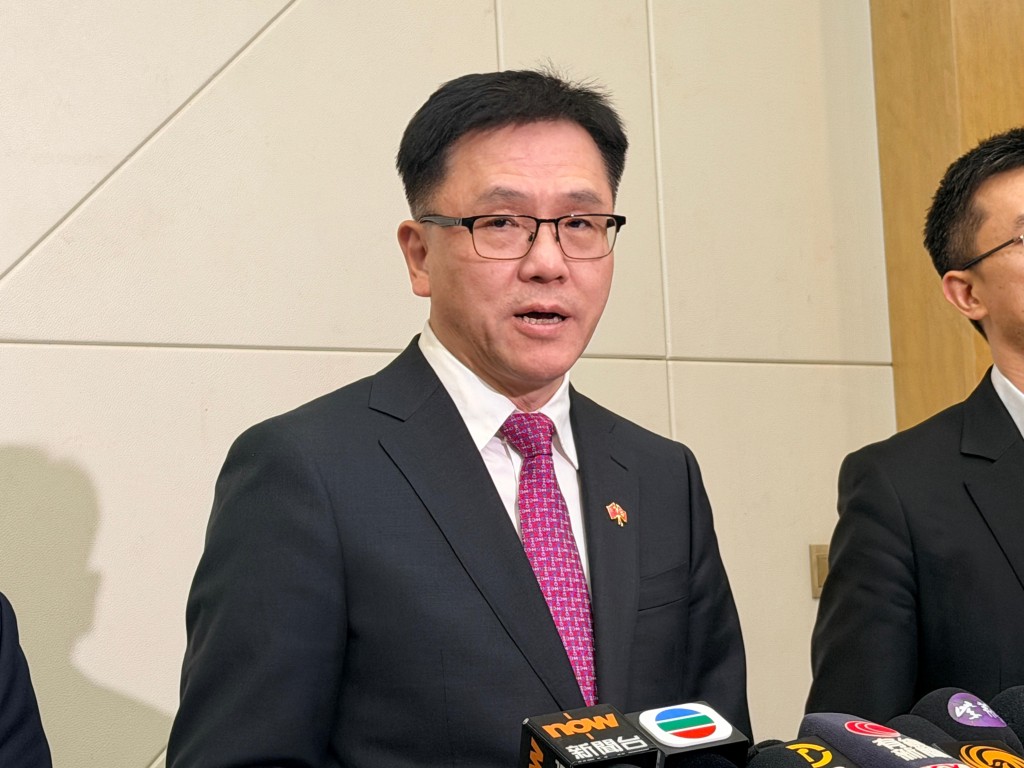 创新科技及工业局局长孙东率团抵达甘肃酒泉，准备为香港载荷专家黎家盈送行。 郭咏欣摄