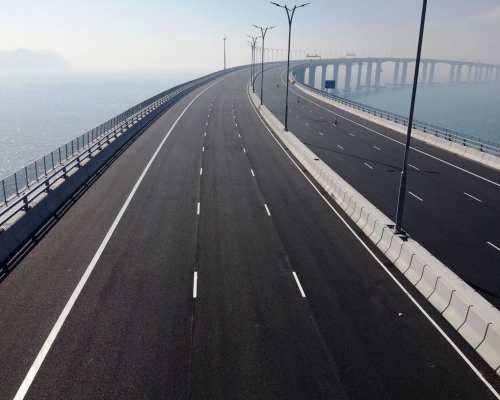 位於西部水域的一段香港接線高架橋。