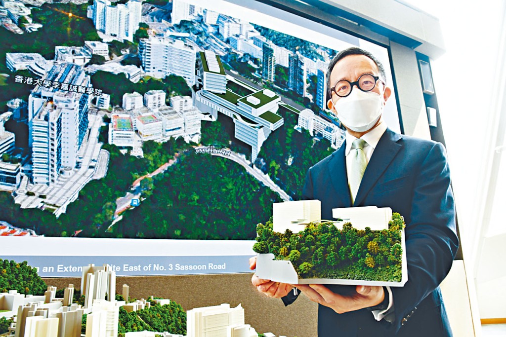 梁卓偉指，會秉承本科學額七成半由大學聯招取錄的承諾，但強調結果或受不同因素影響。　何健勇攝