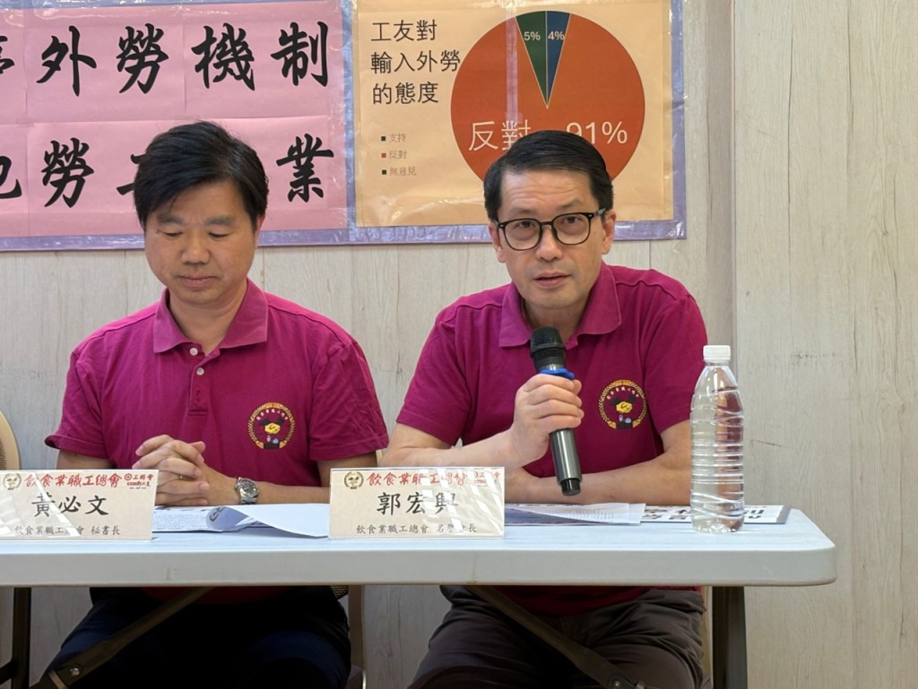 郭宏興表示,現時本地工人與外勞 2:1 政策存在漏洞。黃子龍攝 郭宏興表示,現時本地工人與外勞 2:1 政策存在漏洞。黃子龍攝