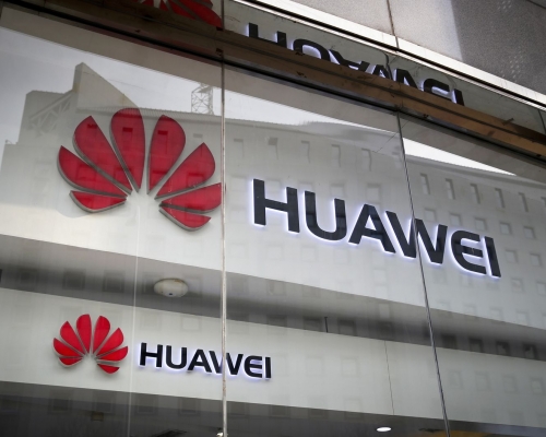 中美再就華為5G設備安全問題在國際場合交鋒。AP