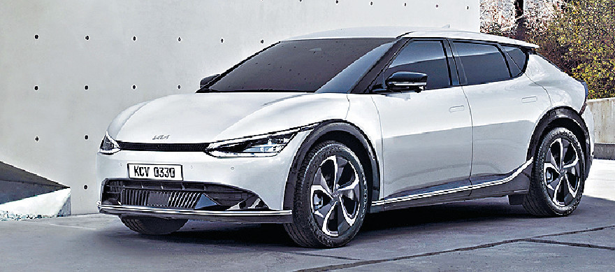 ■起亞EV6車身比Ioniq 5長了45mm，軸距同為3米，也是頗巨型的掀背車，內外格局算創新，頂級GT Line版配有麖皮座椅。