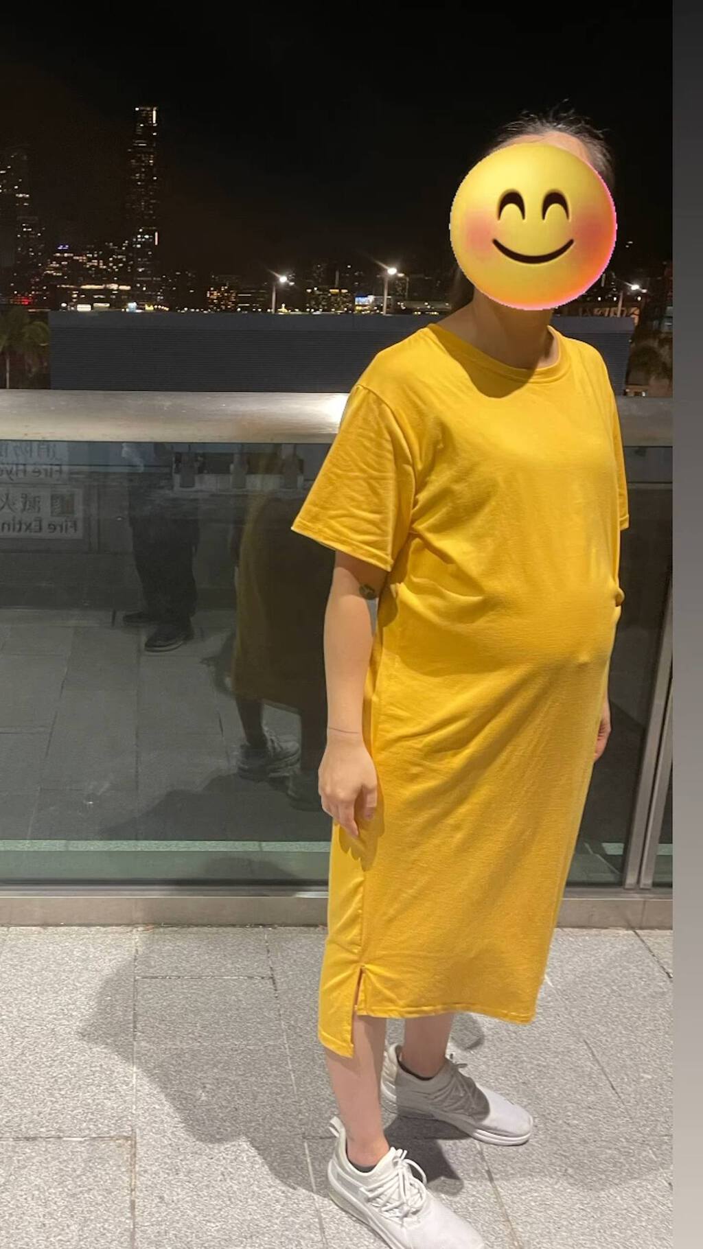雯雯曾貼出孕照相，指自己日日都着呢件黃色鬆色裙。