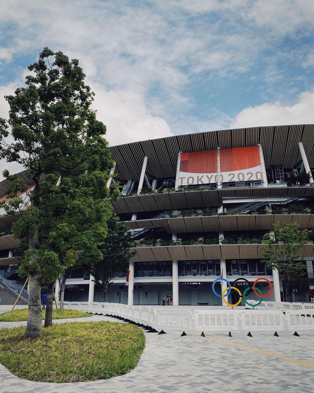 Jarvis及坤哥前往主場館新國立競技場。