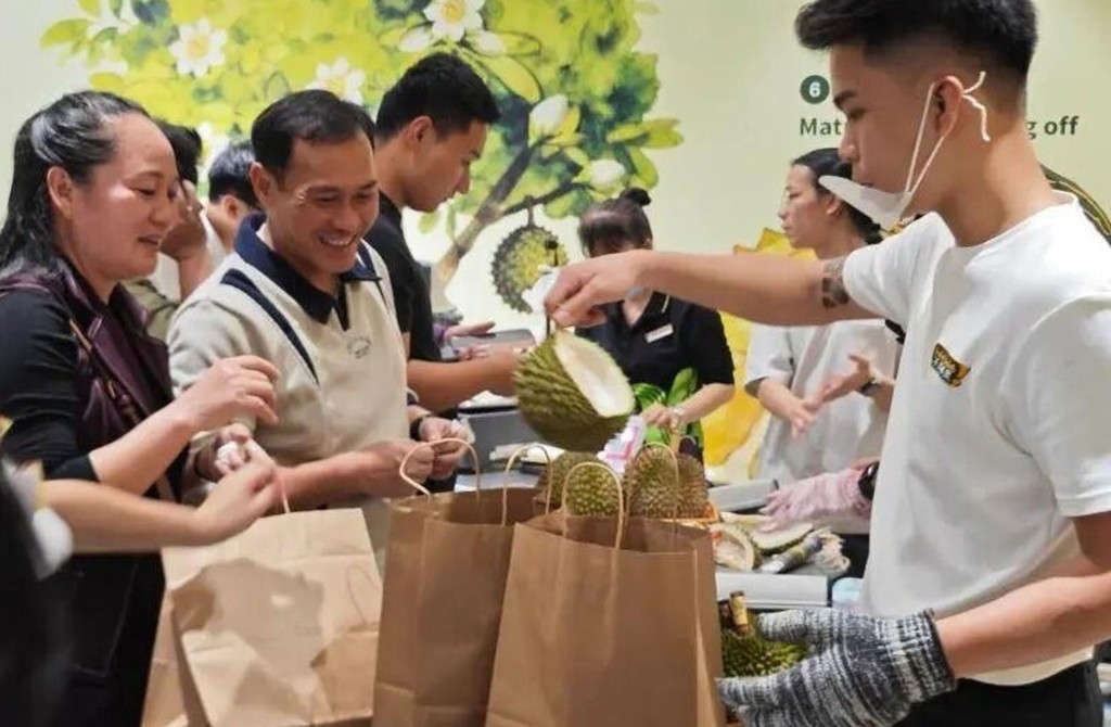 海南封關後吸引大量遊客消費。新華社