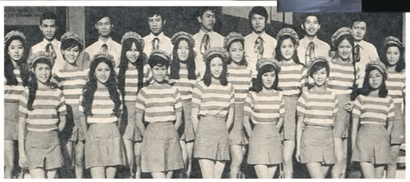 潘冰嫦（前左二）1970年報讀麗的映聲第四期藝員訓練班，同期還有梁淑莊、李道洪等。