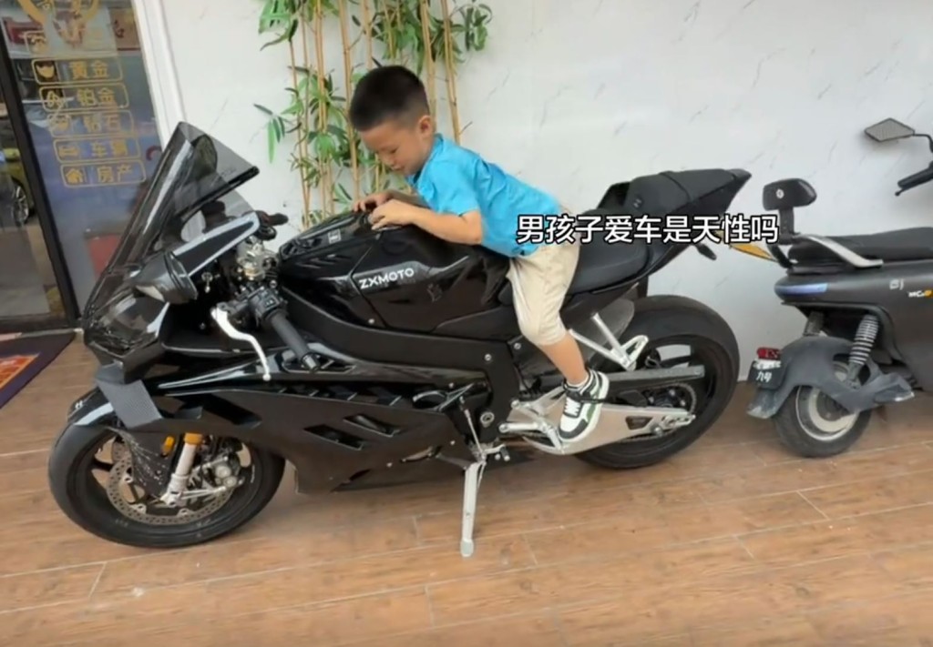 大彭兒子因在家中玩火導致火災。抖音