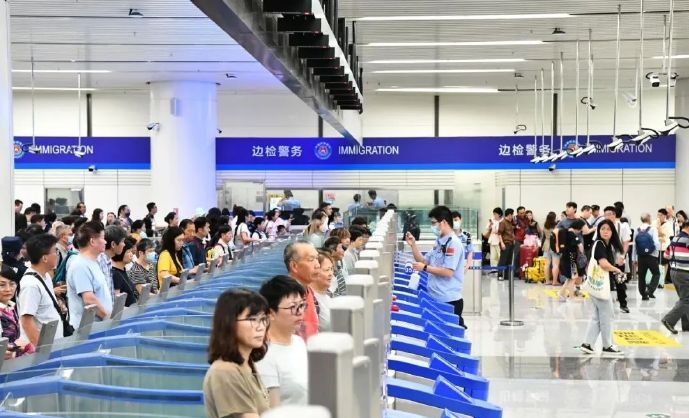 深圳口岸今年出入境人員已突破1億人次。