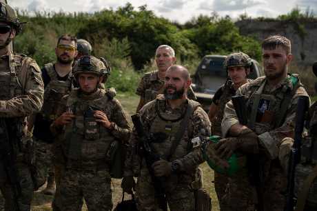拜登要求加强援助乌克兰抗俄军。美联社