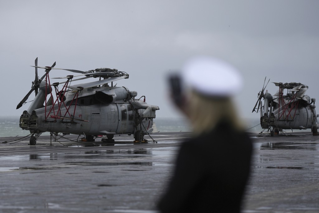 「卡爾文森號」上的美軍MH-60海鷹直升機。美聯社