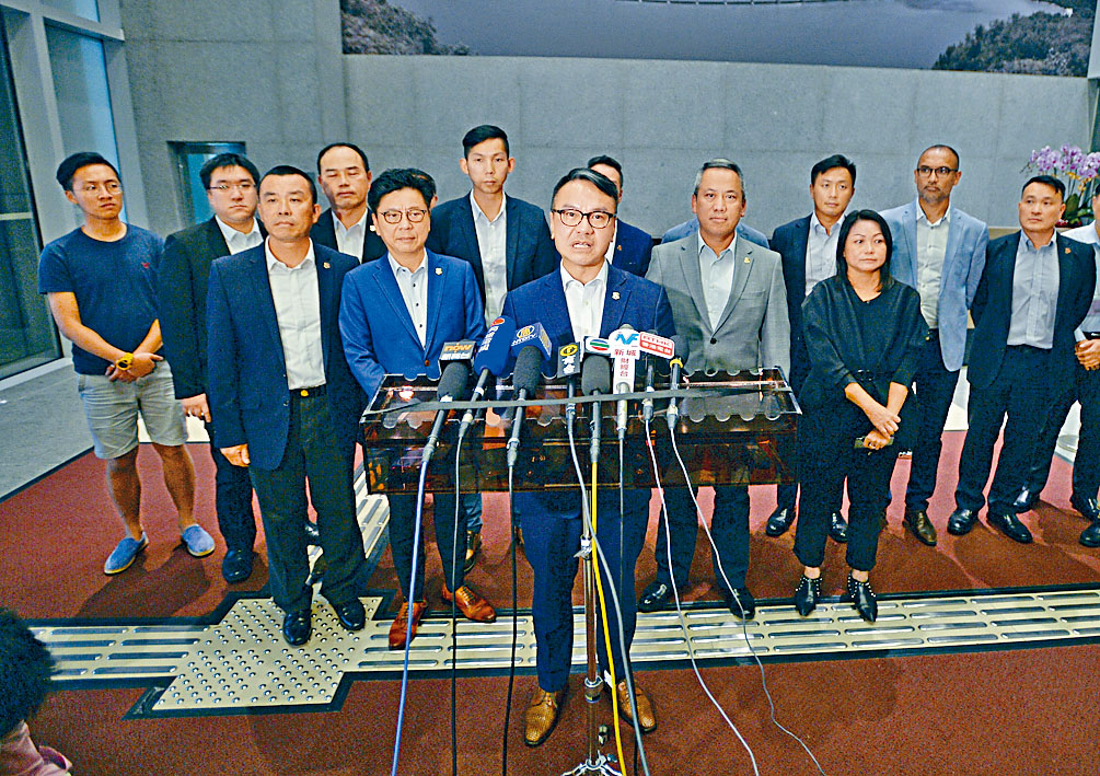 紀律部隊評議會職方要求新一年加薪不少於百分之七，以及要求政府為紀律部隊設獨立薪酬趨勢調查。