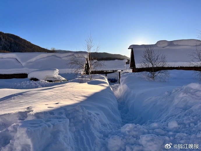 新疆發生雪崩，大批遊客被困。