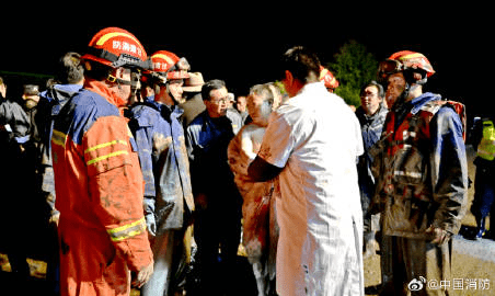 甘南州启动地质灾害三级应急响应。中国消防