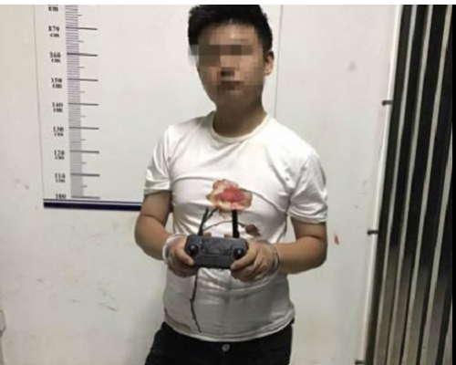 西安22歲男子用航拍機偷拍直播女子屋內裸體，被行政拘留10日。
