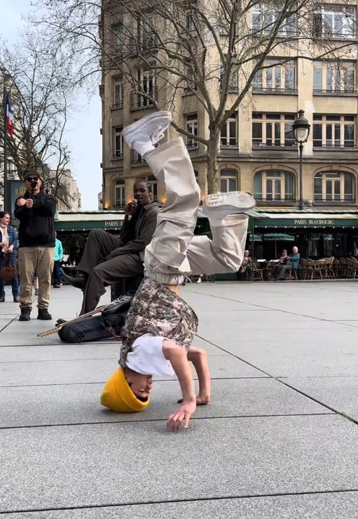 李勇秋在巴黎表演。抖音＠覺醒街舞訓練營