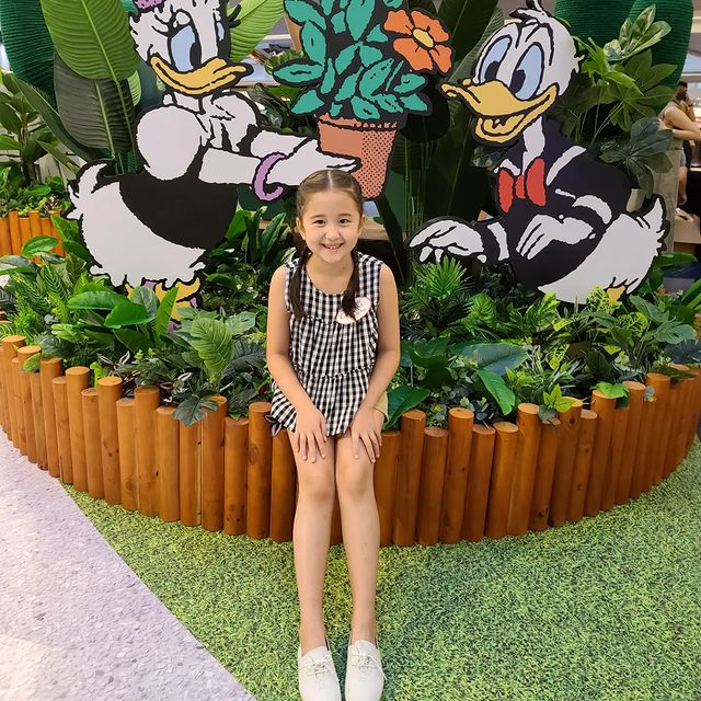 晴晴Alexandra自少已長得非常可愛。（圖片來源：IG@dellapietraalexandra）