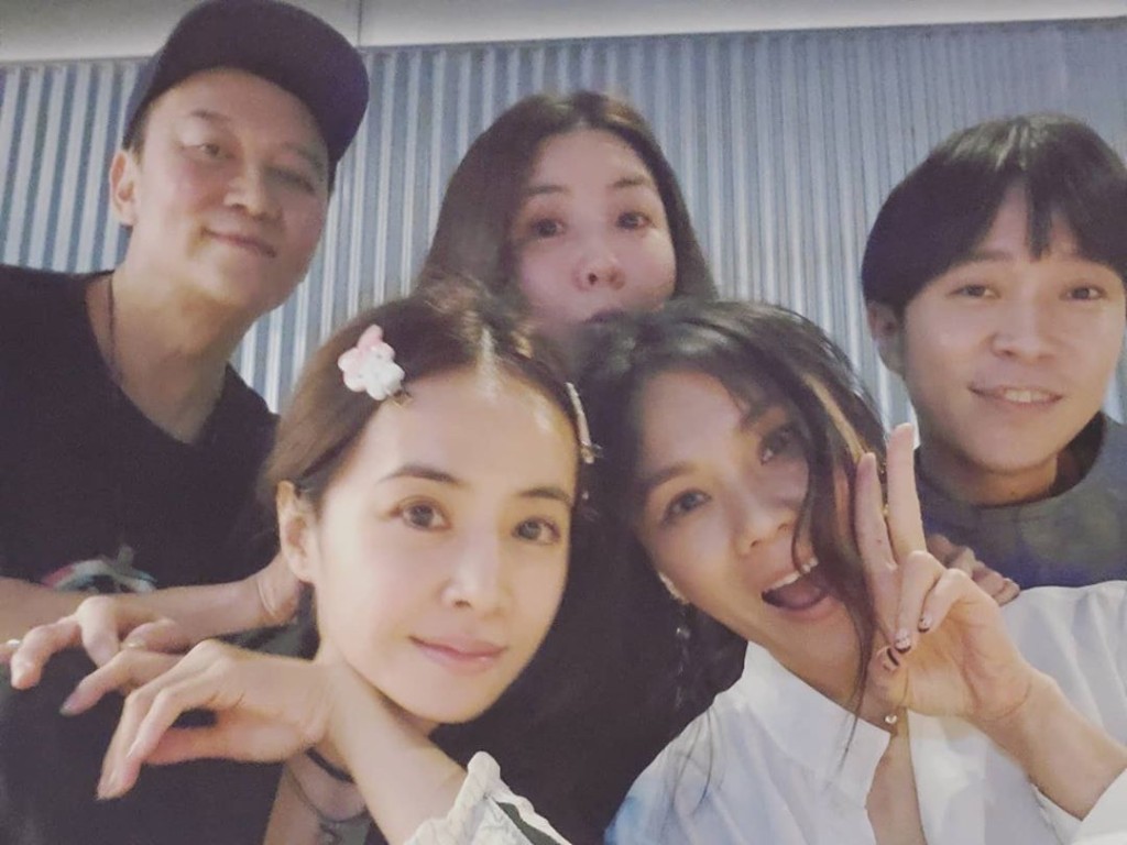 青峰凌晨已把照片放上網。