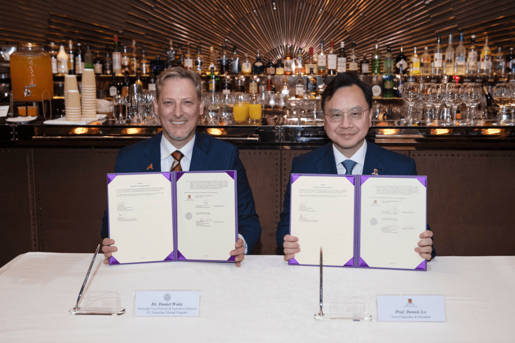 Dan White博士與盧煜明教授續簽學生交流計劃合作備忘錄。 Dan White博士與盧煜明教授續簽學生交流計劃合作備忘錄。