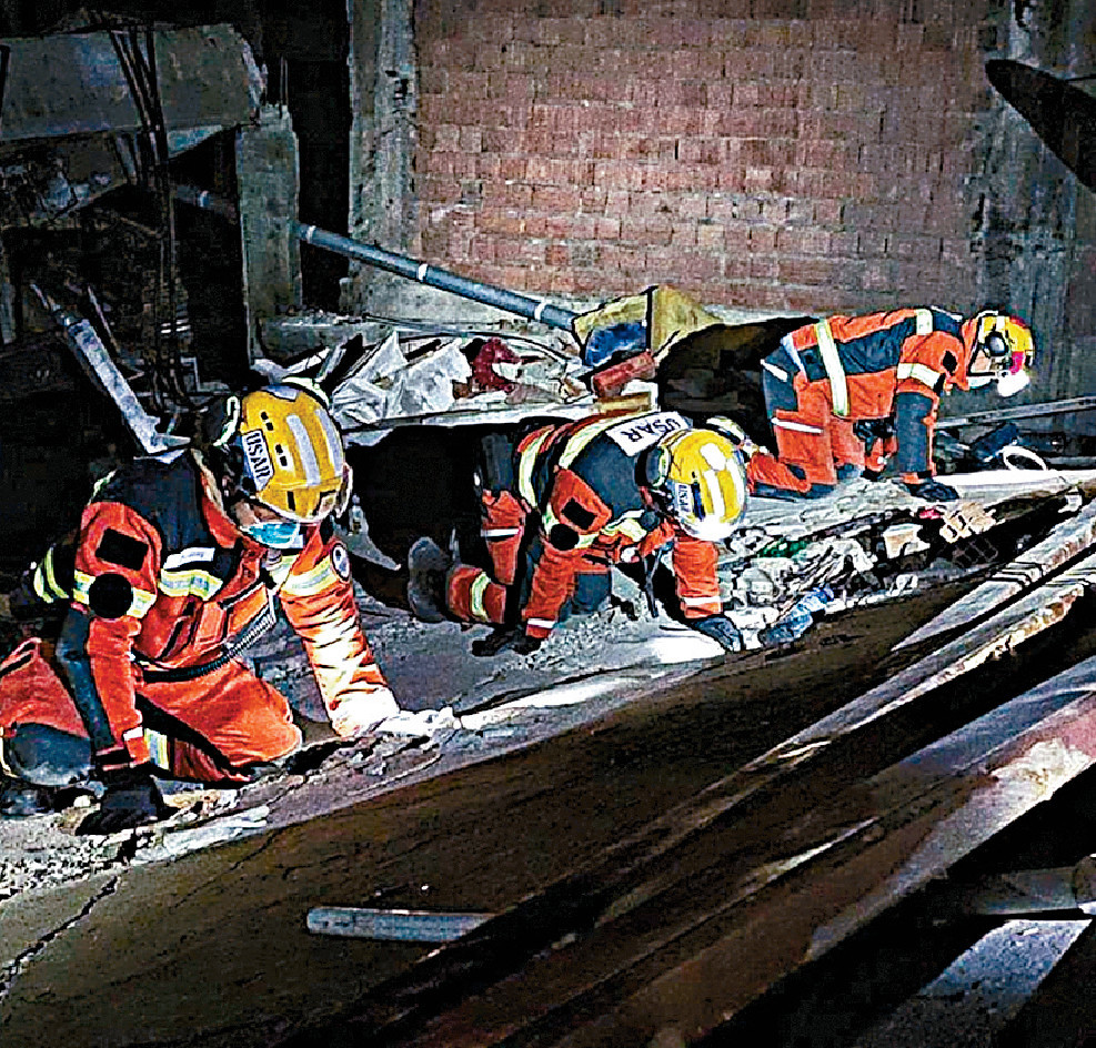 ■搜救隊抵土耳其後，隨即到哈塔伊省進行搜救，於當地時間十一日成功救人。