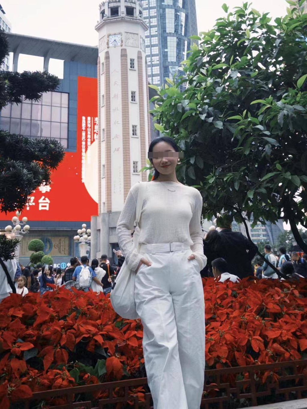 李甜甜在三亞被蛇咬後,先後在兩間醫院求診後不治。抖音 李甜甜在三亞被蛇咬後,先後在兩間醫院求診後不治。抖音