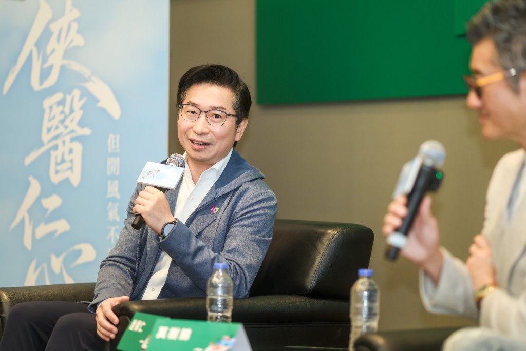 趙偉仁形容,做醫生與武俠小說中的「大俠」一樣,除了講求能力之餘,更講求「仁心」。 趙偉仁形容,做醫生與武俠小說中的「大俠」一樣,除了講求能力之餘,更講求「仁心」。