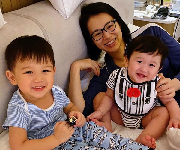 胡杏兒與兩子在網上也很受歡迎。