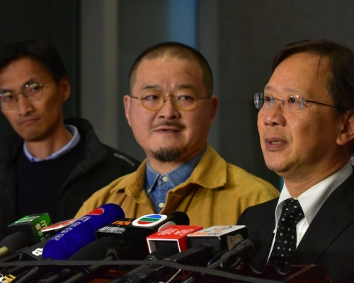 由於政府拒絕任何實質訴求,民主派提早離場。