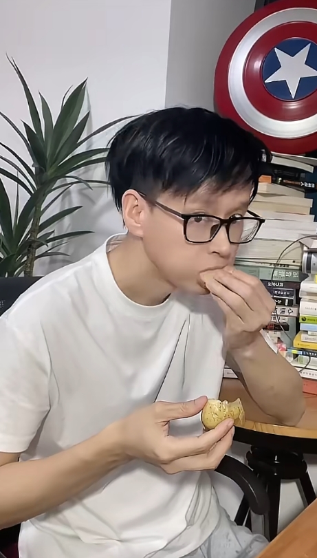 汕头男改食薯仔当主食，半年激减25磅逆转三高脂肪肝消失。 抖音