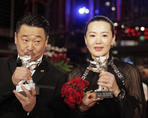 《地久天長》主角王景春與詠梅齊奪得最佳男、女演員銀熊獎。美聯社