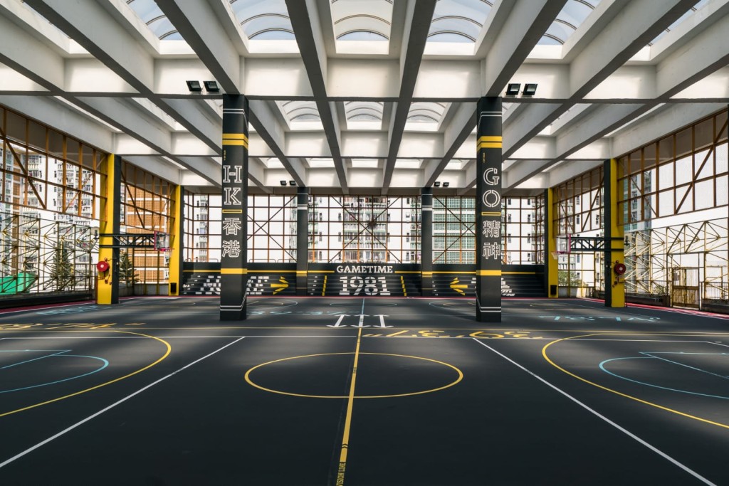 啓業運動場不僅成為籃球愛好者的「潮聖」地方，更吸引三十年來從未踏足的街坊、文青、攝影愛好者等公眾人士使用。