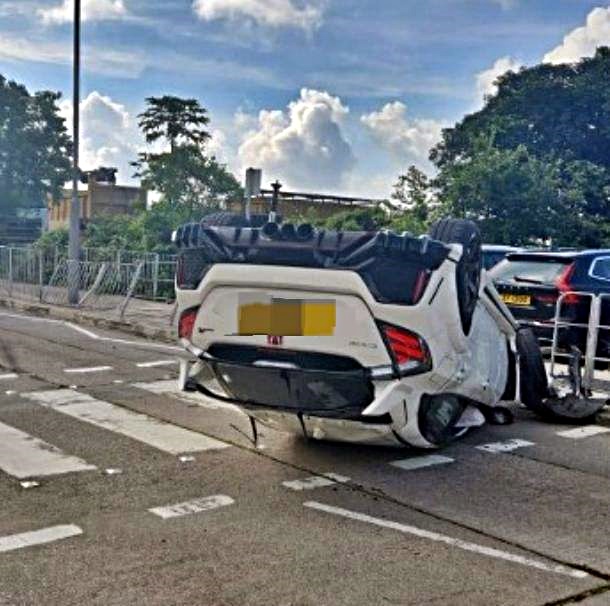 私家車反肚。網圖 私家車反肚。網圖