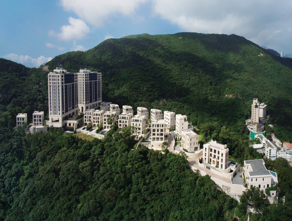 帐面获利金额最多为山顶MOUNT NICHOLSON 1期6号洋房,面积9455方呎,今年1月以10.39亿易手,呎价109889元。 帐面获利金额最多为山顶MOUNT NICHOLSON 1期6号洋房,面积9455方呎,今年1月以10.39亿易手,呎价109889元。