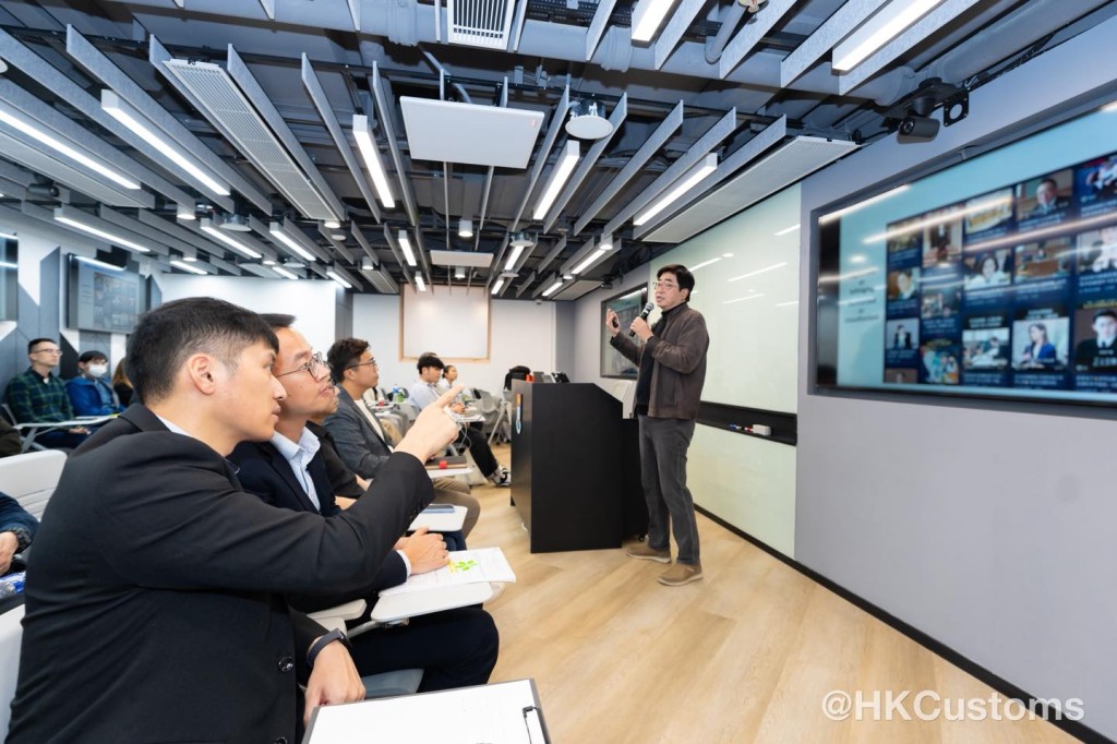 除了海關版權及商標調查科人員外，工作坊亦匯聚了各調查科系及資訊科技科代表。