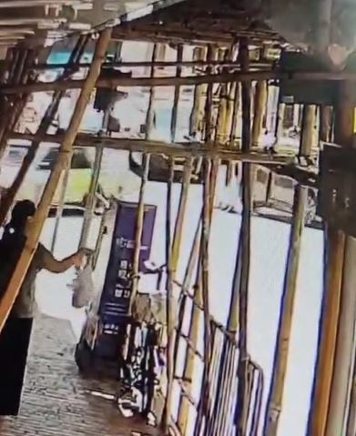 私家車輾過老婦時車身彈起。fb馬路的事討論區 