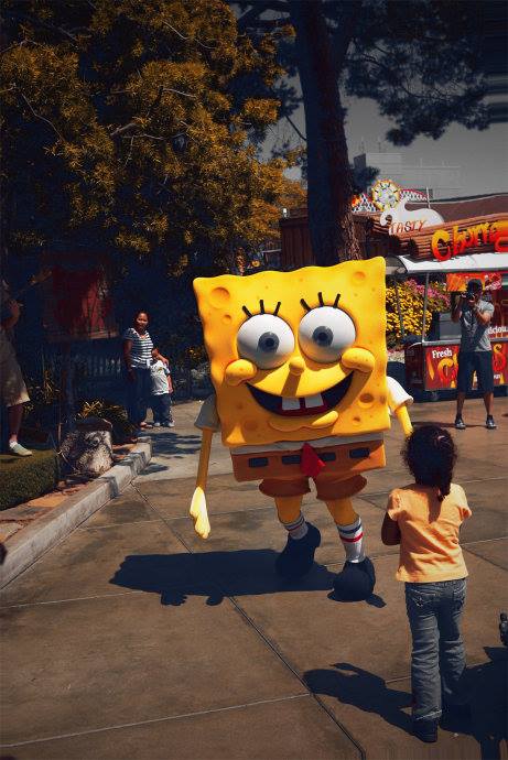 阿信上载与「海绵宝宝」的多张合照