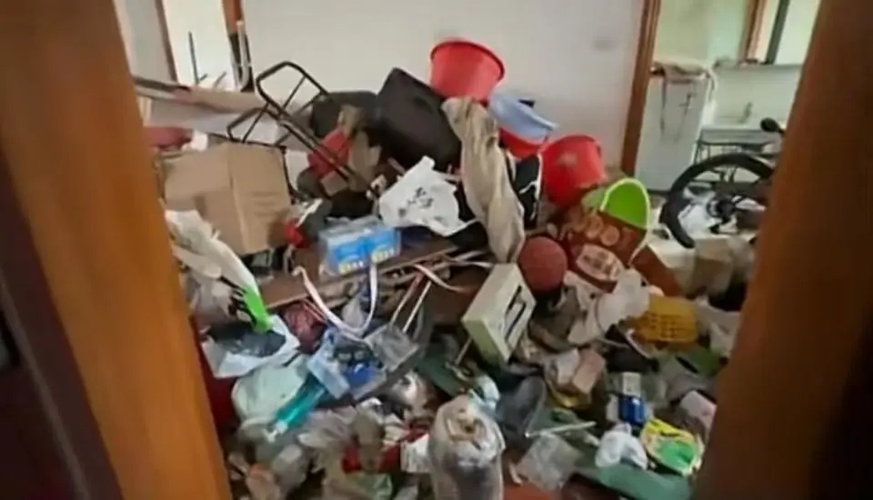 男子被發現家內藏有大量雜物，無法正常居住。
