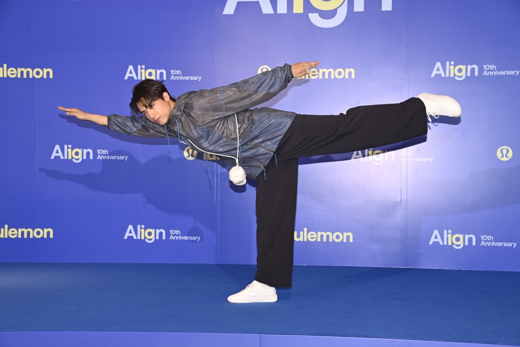 AK指去年個人演唱會後太累,透過瑜伽拉筋放鬆。 AK指去年個人演唱會後太累,透過瑜伽拉筋放鬆。
