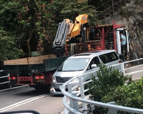 兩車在路上發生意外。網民Pak Pak‎攝