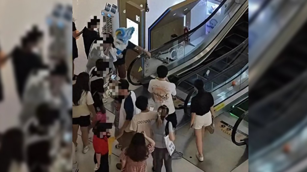 深圳宝能环球汇西丽店发生扶手电梯故障。