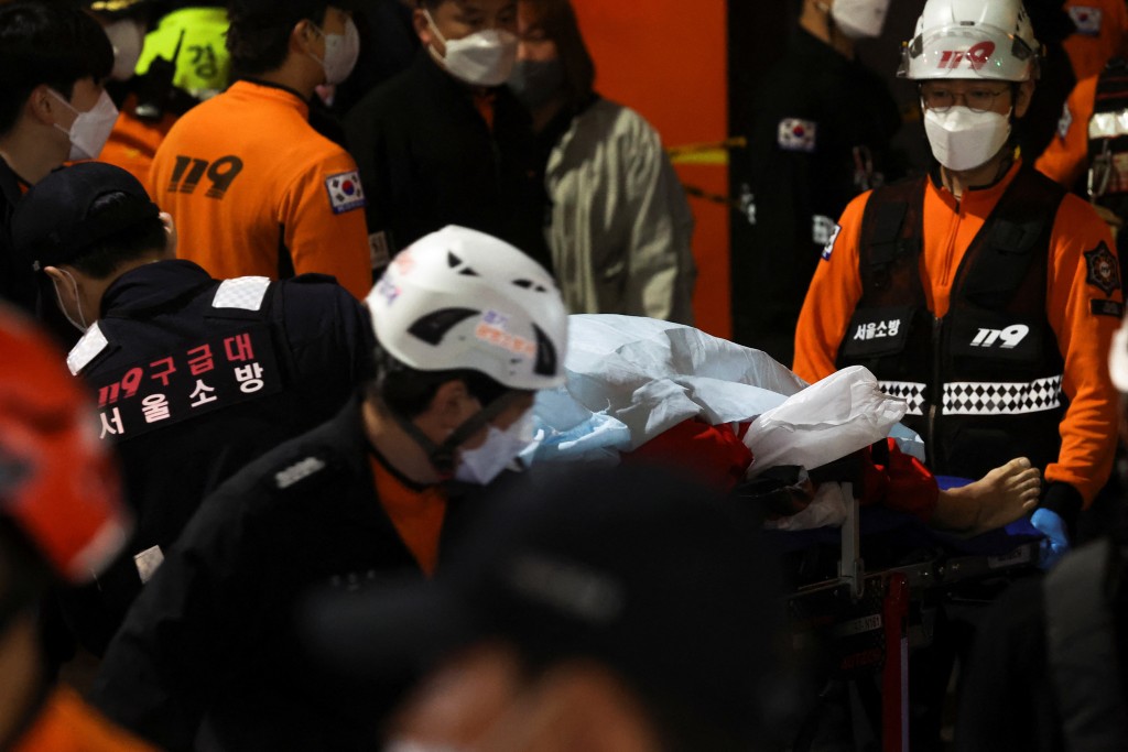 南韓首爾龍山區梨泰院萬聖節派對爆發當地史上最嚴重人踩人事件。